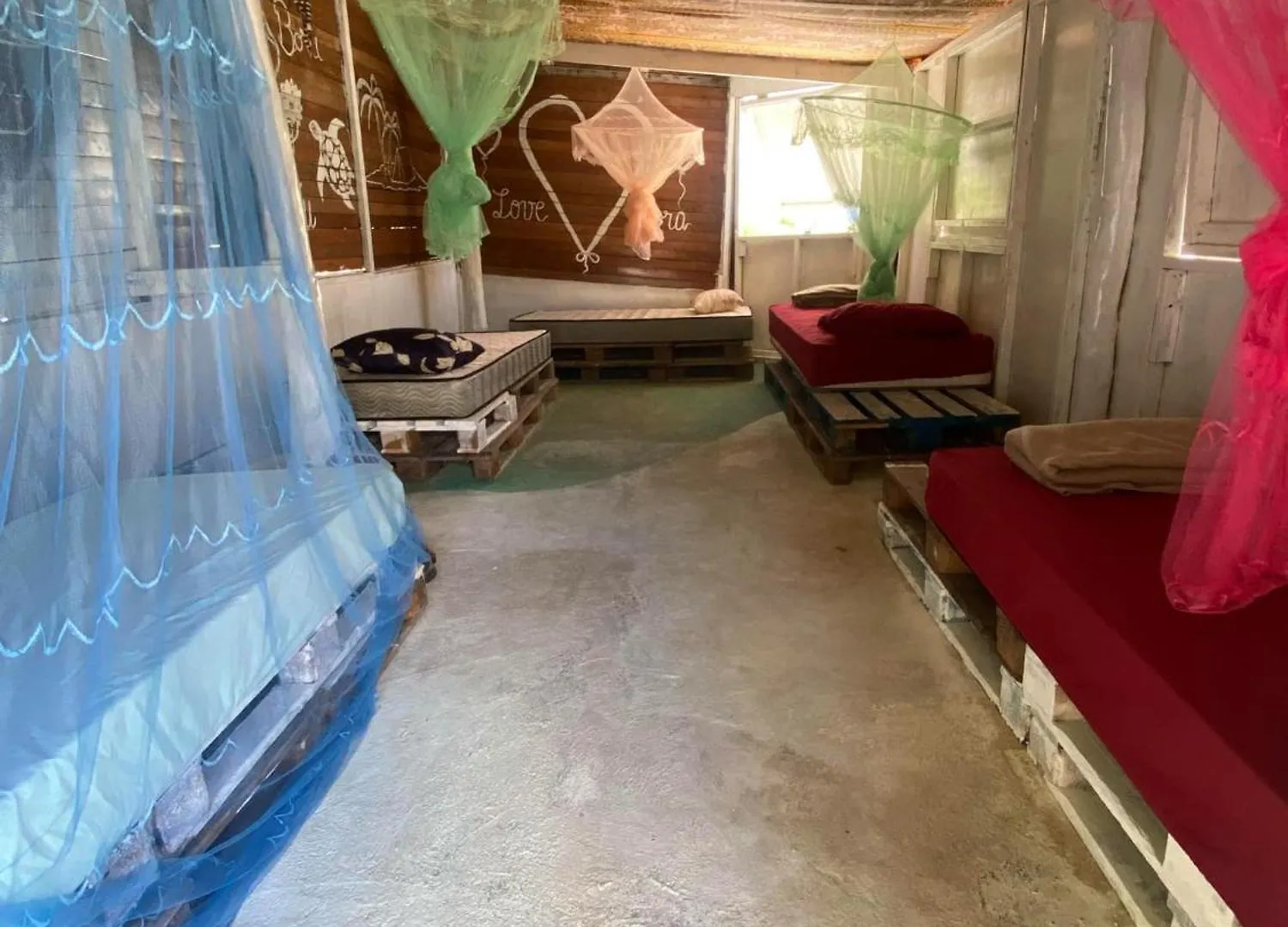 Alaroots Bora Bora Camp Hostel