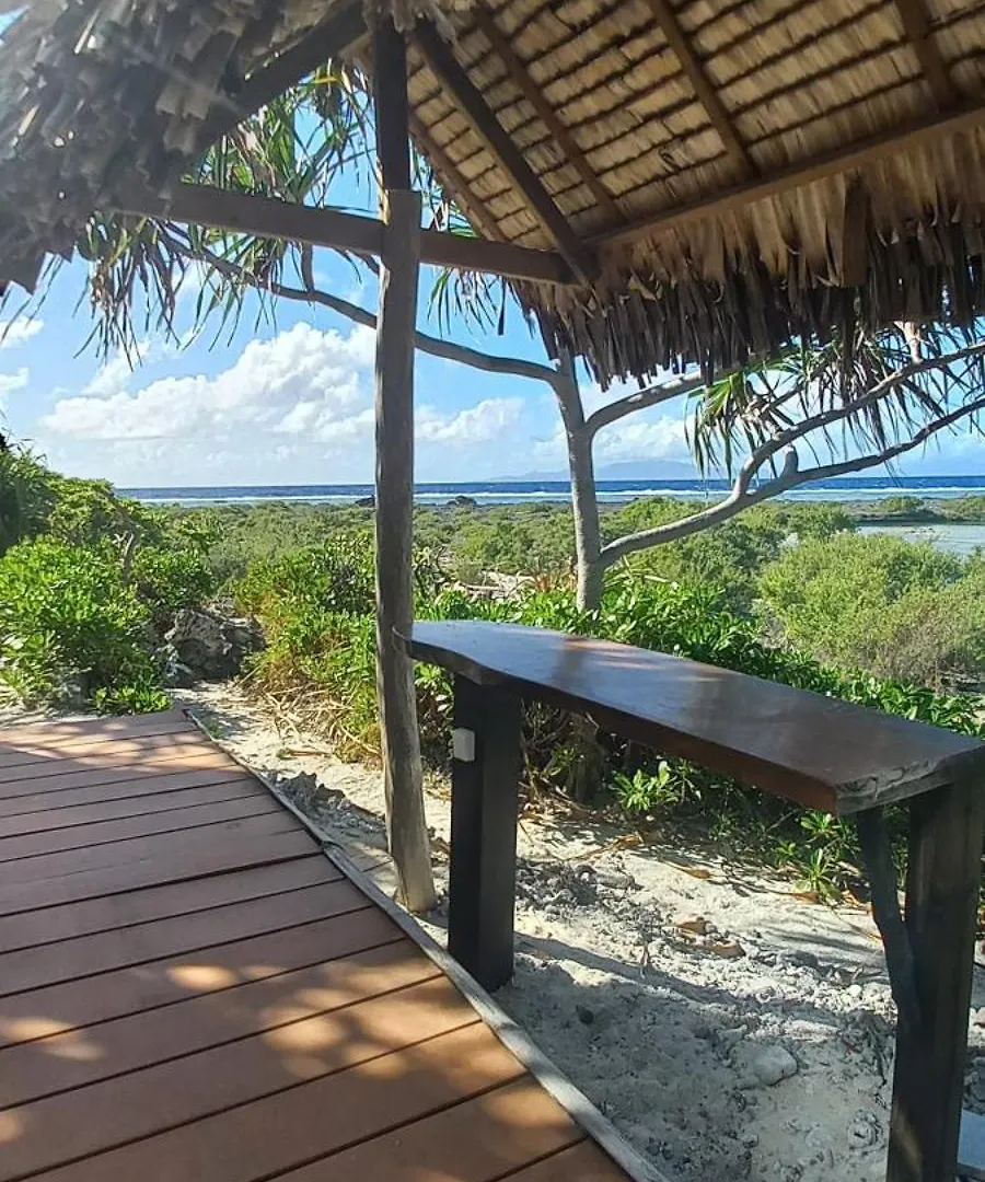 Alaroots Bora Bora Camp Hostel