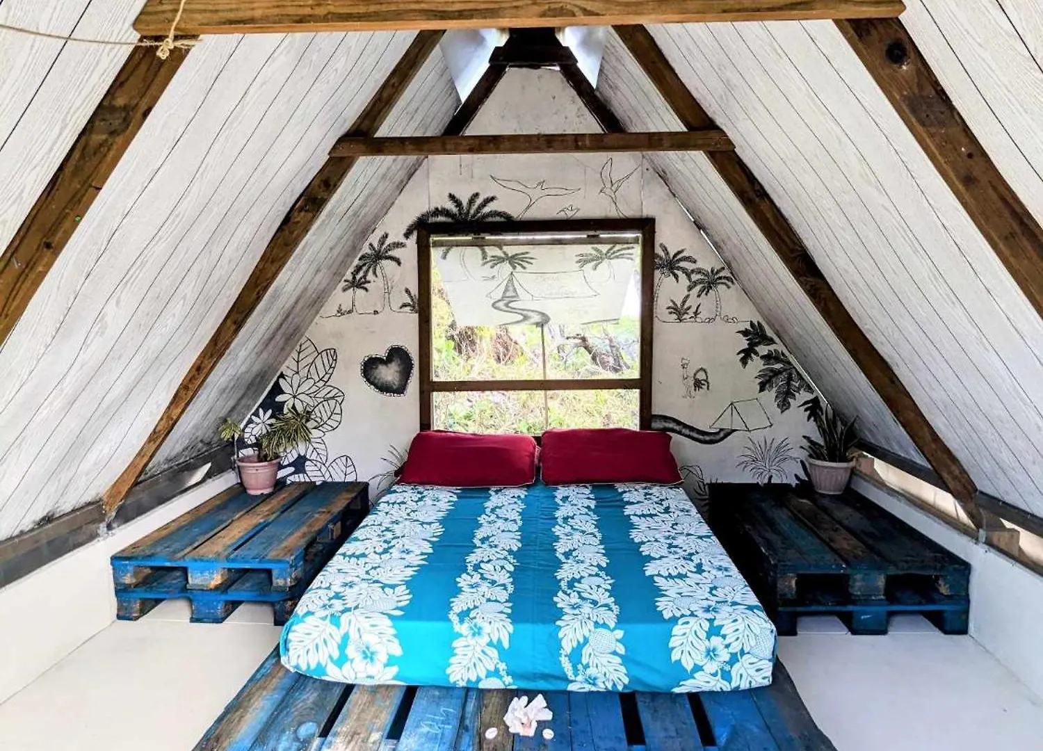 Alaroots Bora Bora Camp Hostel